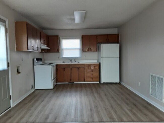 Building Photo - 2672 Wingate Rd