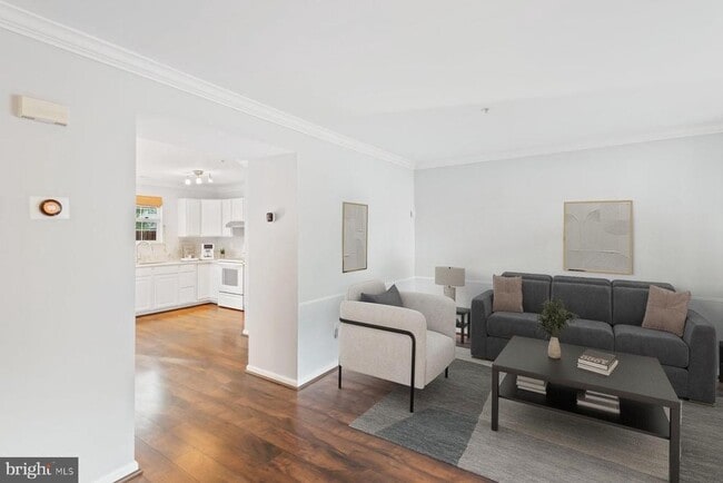 Building Photo - 207 Langdon Farm Cir