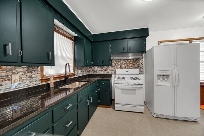 Foto del edificio - 2611 Ellen Ave