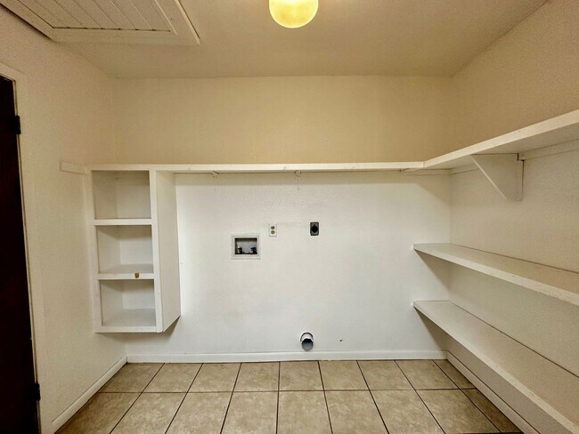 Building Photo - 1448 Harper- HICKS