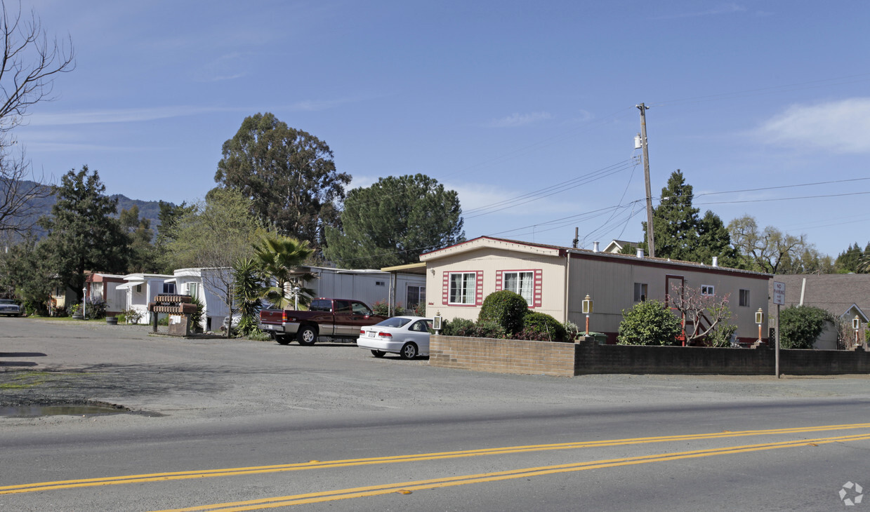Primary Photo - 341 St Helena Hwy S