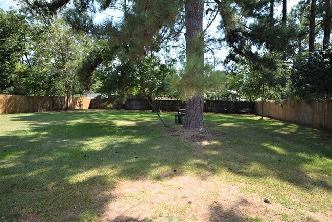 Building Photo - Garden District Home!