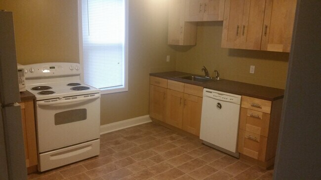 Kitchen 1 - 2071 Druid Park Dr