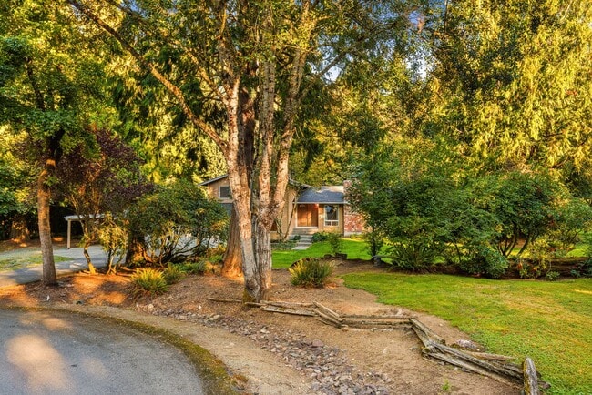 Building Photo - Sammamish 4 Bedroom 2.5 Bath on Acre - Lar...