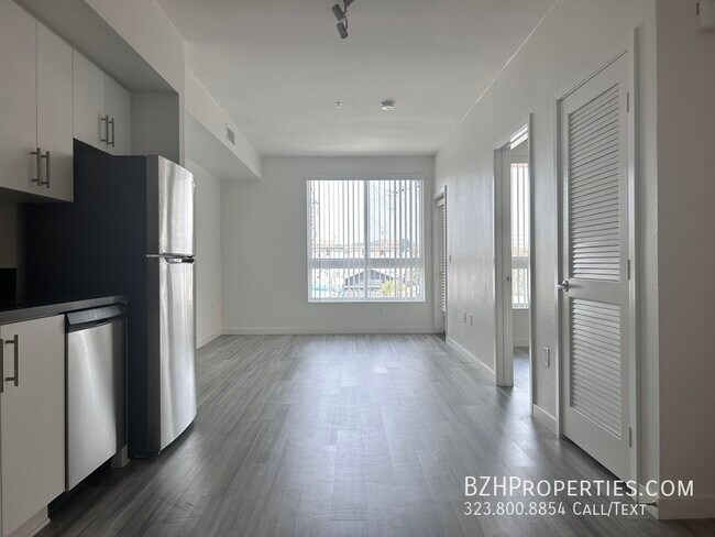 Foto del edificio - 704 N Alvarado St