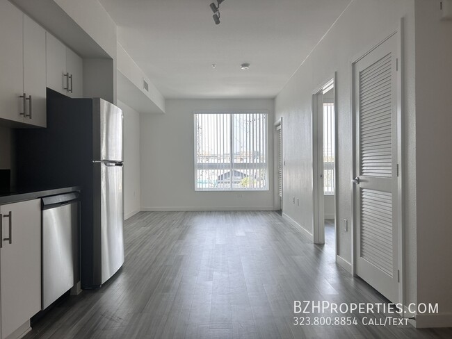 Foto del edificio - Updated 1Bed 1Bath In Echo Park