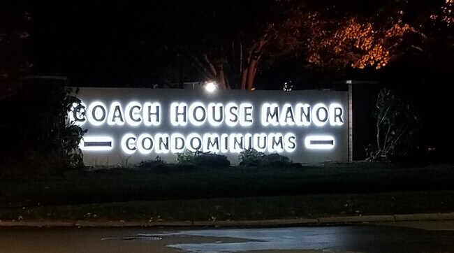 Foto del edificio - 5605 Coach Dr E