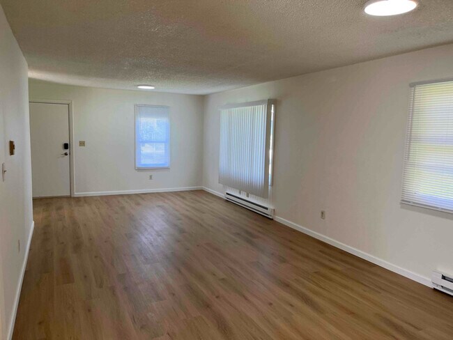 Building Photo - 338 Willow St