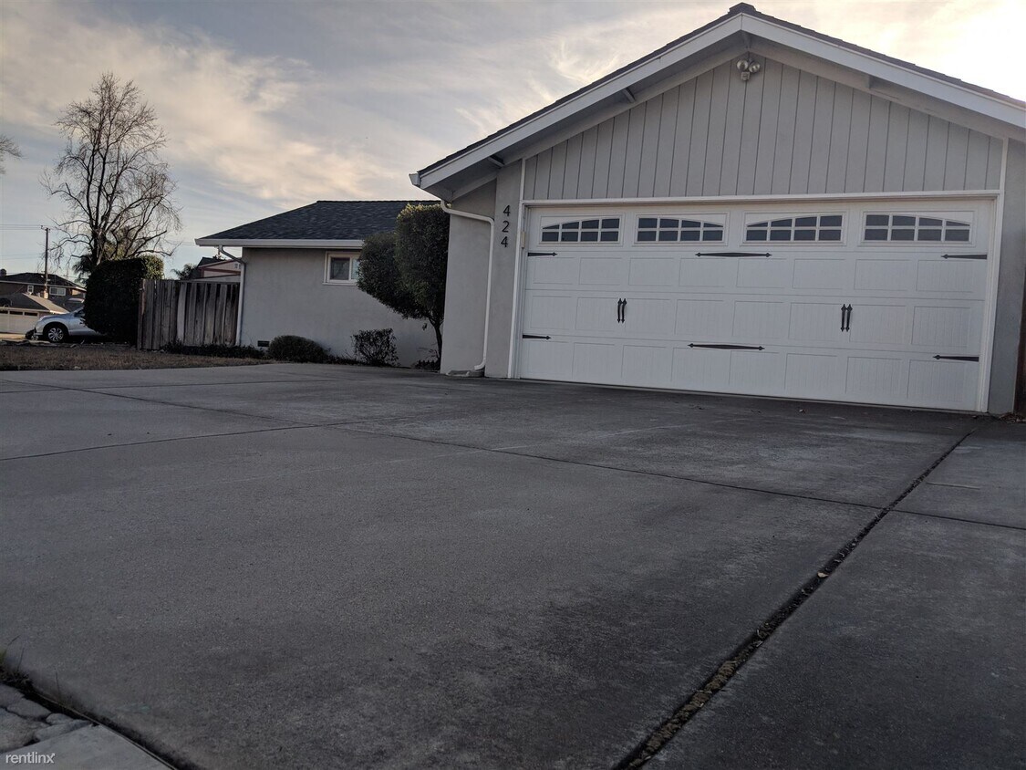 Building Photo - 3 br, 2 bath House - 424 Fernandez Court