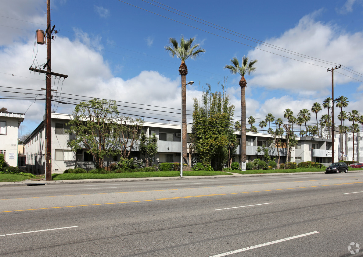 5451 Sepulveda Blvd, Sherman Oaks, CA 91411 - Apartments in Sherman ...