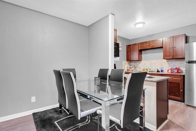 Building Photo - 3314 N MacGregor Way