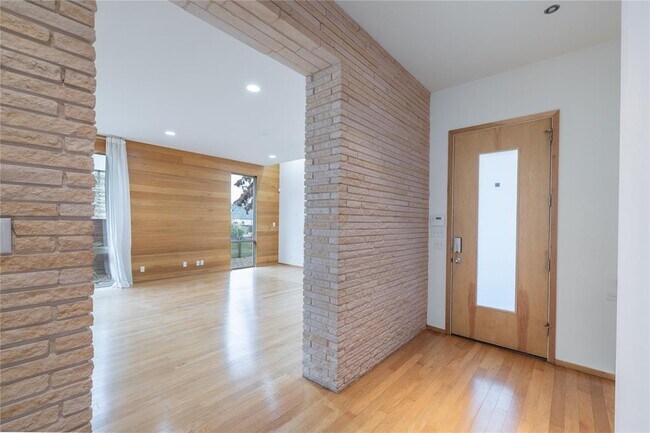 Building Photo - 4011 Lewis Ln