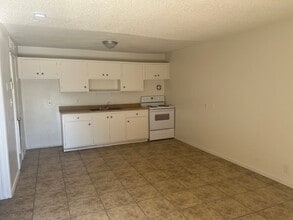 Building Photo - 3720 Royal Crest St