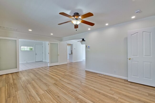 Building Photo - Single Story Gem in Saratoga! Quaint 3 BR 1.5 BA Home Ready for Occupancy with all new Air Condit...