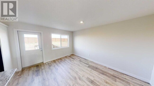 Building Photo - 9508 113 Ave