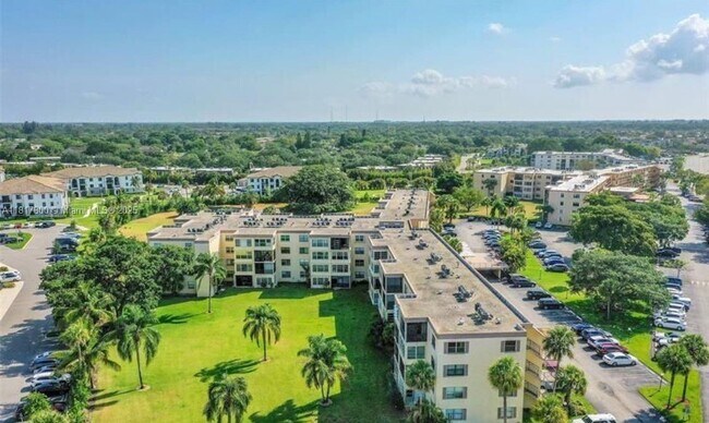 Foto del edificio - 9355 SW 8th St