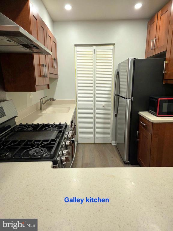 Foto del edificio - 5815 Cove Landing Rd