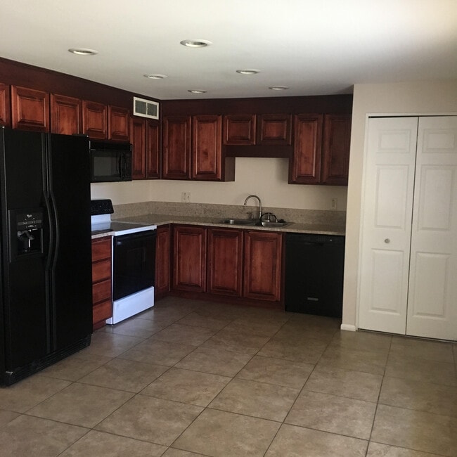 Foto del edificio - 3747 E Winchcomb Dr