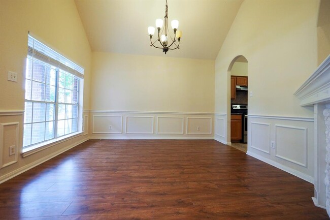 Building Photo - 1505 Freeman Ave