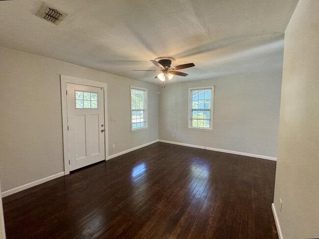 Foto del edificio - 4820 Headley Terrace