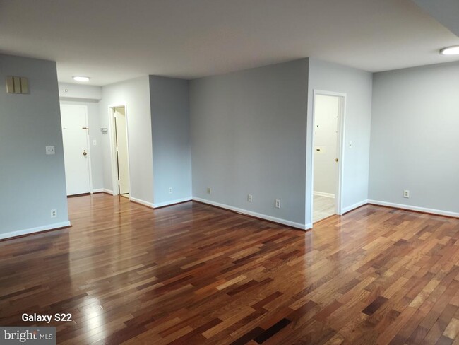 Building Photo - 1805 Crystal Dr