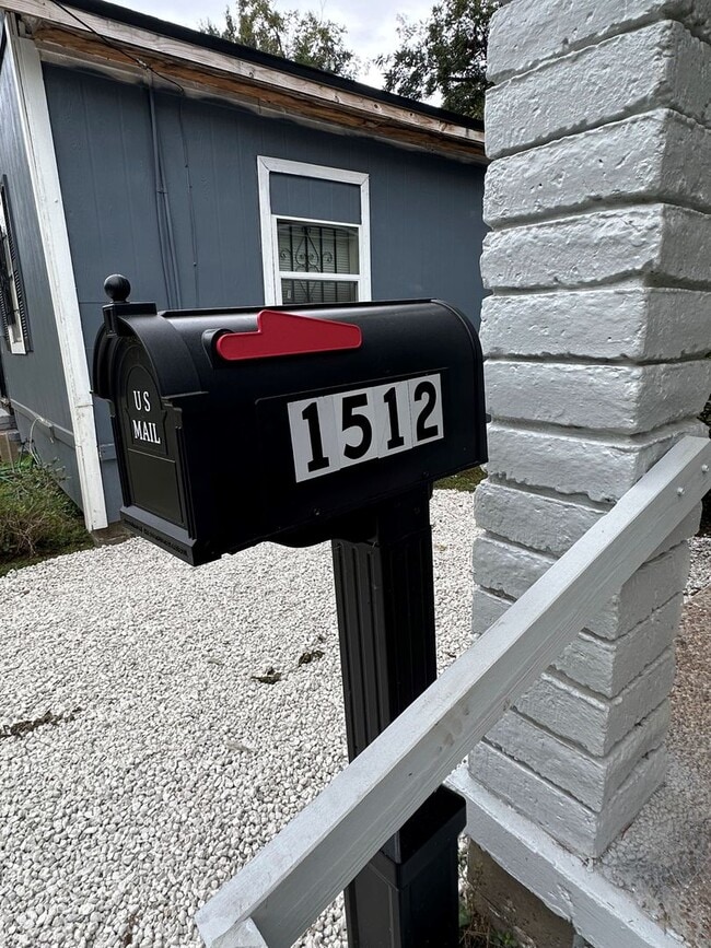 Foto del edificio - **Move in ready - 3/2 Renovated single family home