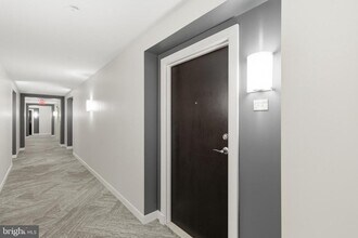 Building Photo - 851 N Glebe Rd