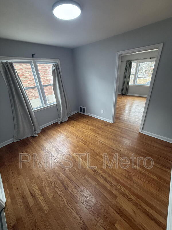 Building Photo - 4952-4956 Oleatha Avenue