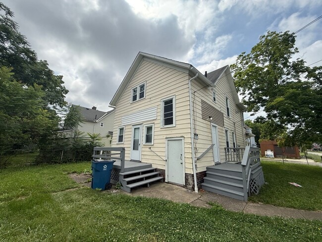 Building Photo - 522 W 23rd St