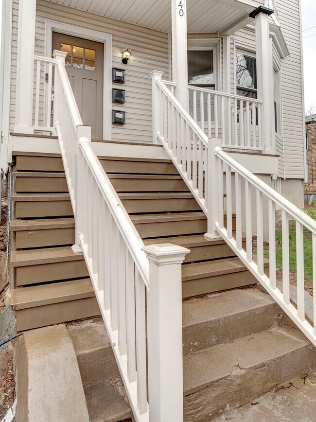 Building Photo - 140 Fabyan Pl