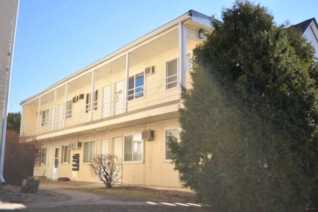 Building Photo - 634 S Johnson St