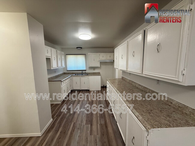 Foto del edificio - 7809 W Mill Rd