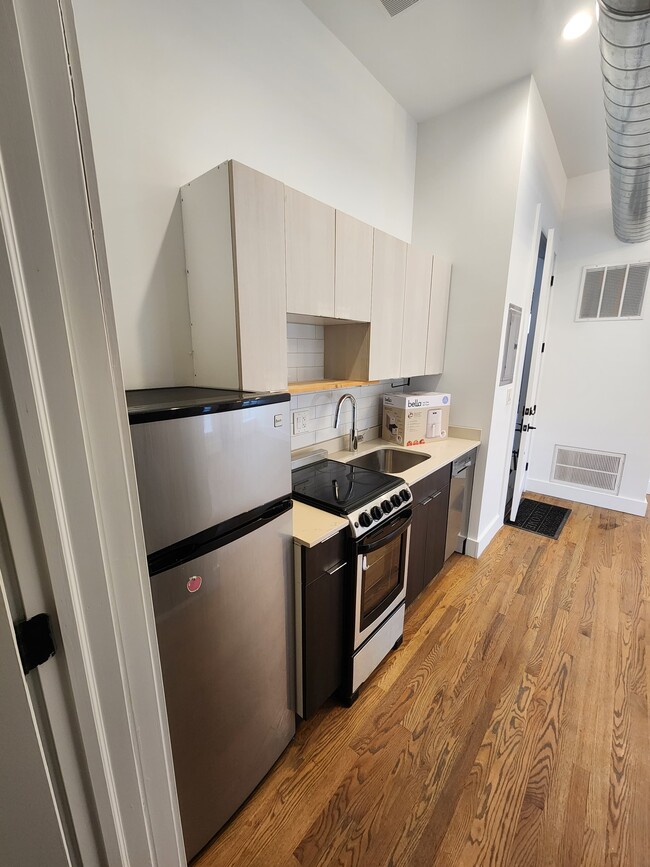 Kitchen - Corktown Ash Apartments