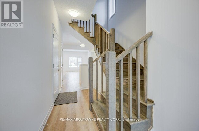 Building Photo - 120 Court Dr