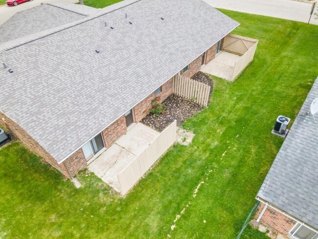 Building Photo - 3477 Redbud Dr