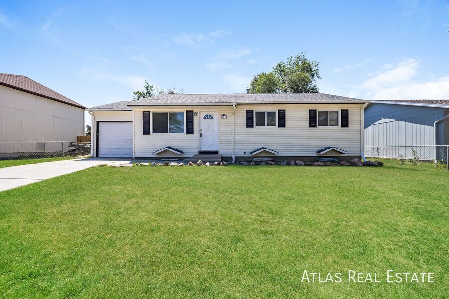 Primary Photo - 4419 Dewey Dr