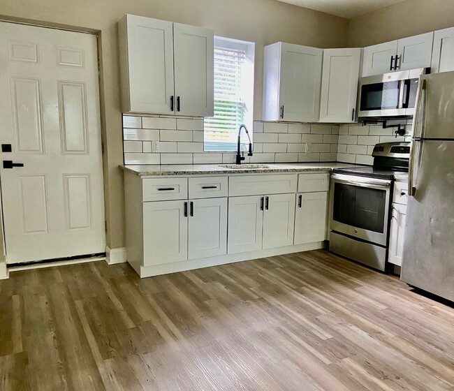 Photo - 2306 N Myrtlewood St House