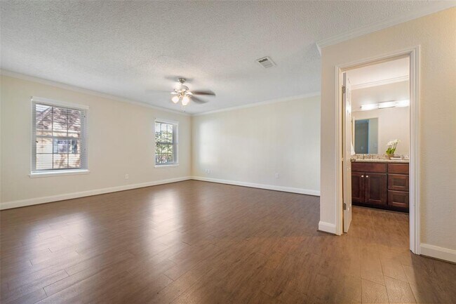 Foto del edificio - 14524 Misty Meadow Ln