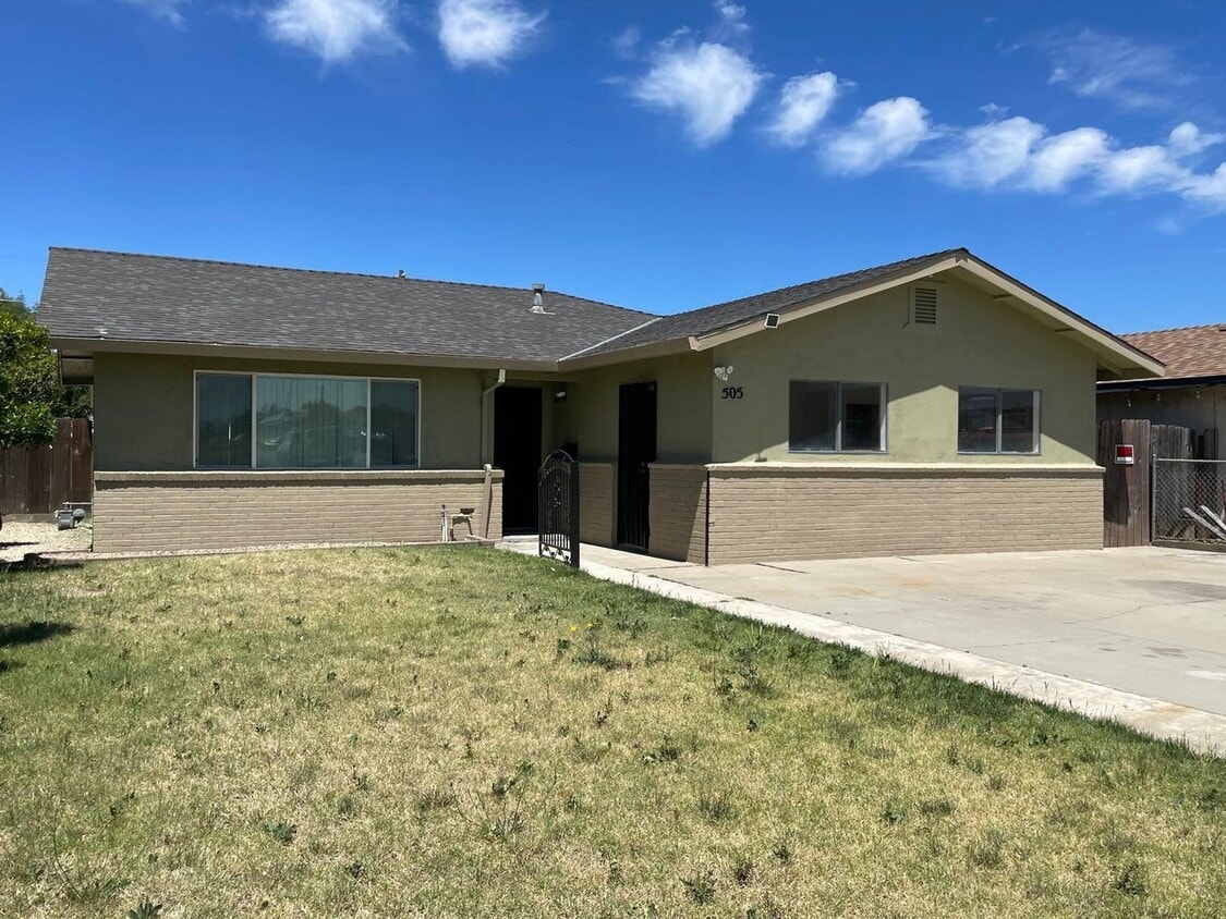 Photo - COMING SOON | 505 East Ave. Livingston