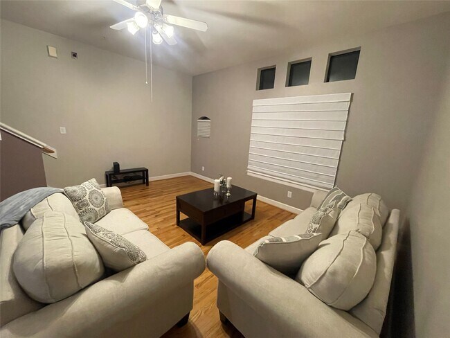 Foto del edificio - 7650 Springhill St