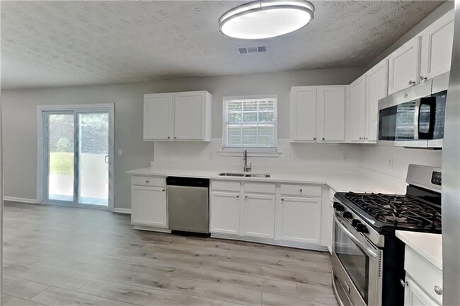 Building Photo - 3279 Deer Valley Dr NW