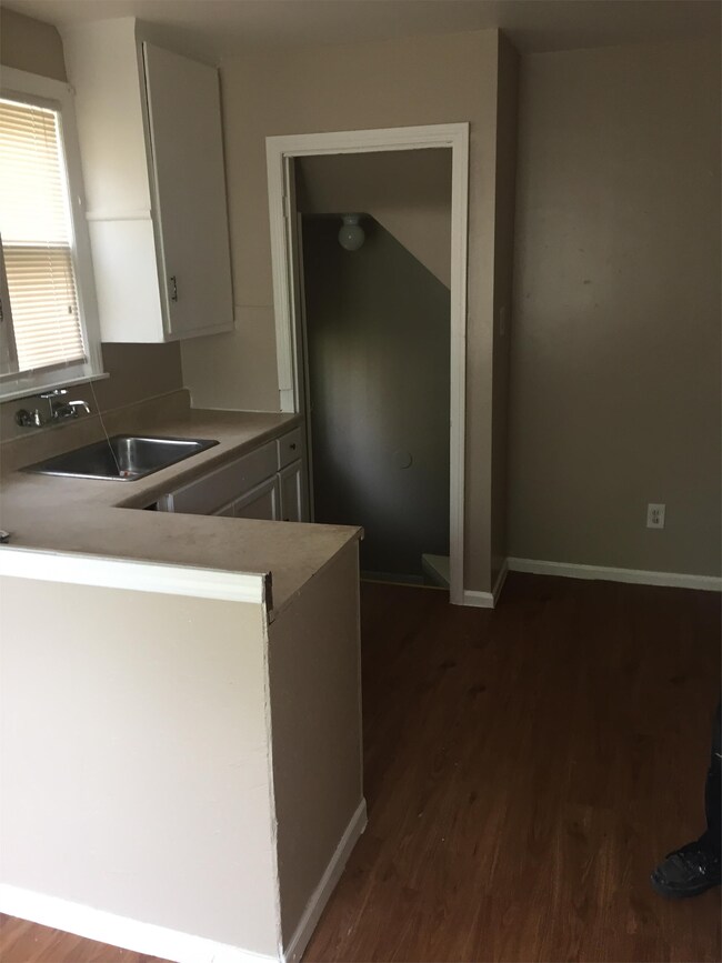 15870 Manning St, Detroit, MI 48205