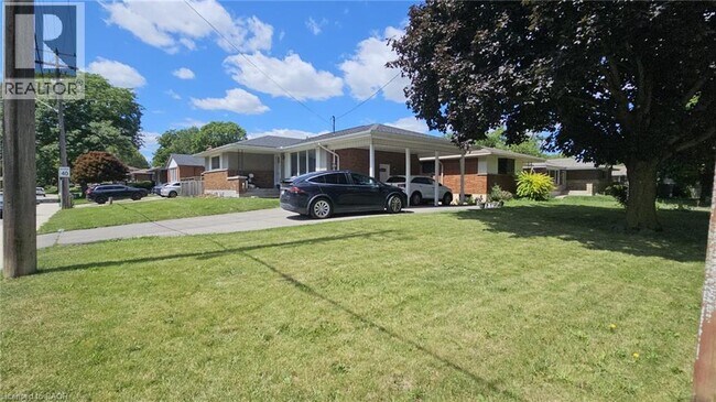Photo du bâtiment - 98 Lynbrook Dr