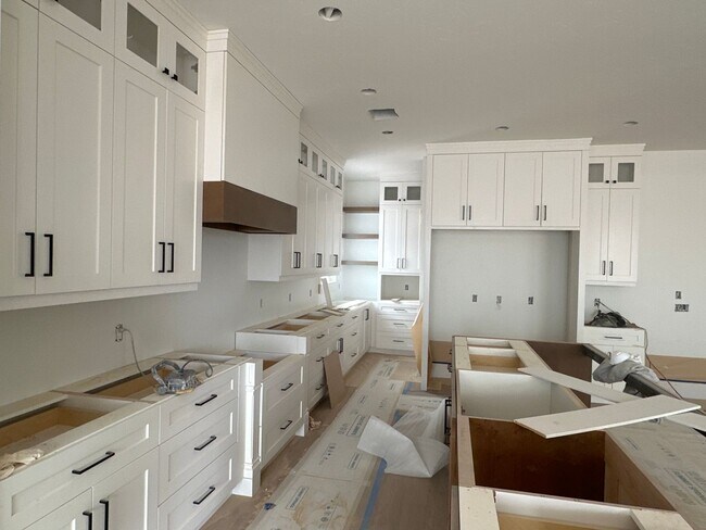 Foto del edificio - 6 bed / 4 bath / 3 car garage custom home ...