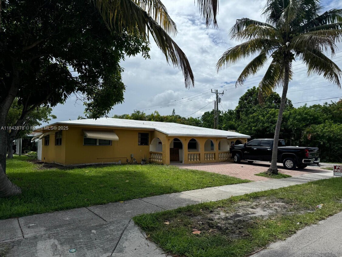 Foto principal - 4201 NE 18th Ave