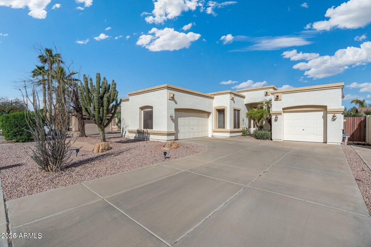Primary Photo - 1683 S Heritage Dr