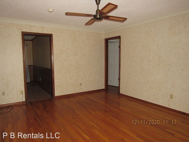 Foto del edificio - 3 br, 1.5 bath House - 415 NW Woodland Drive