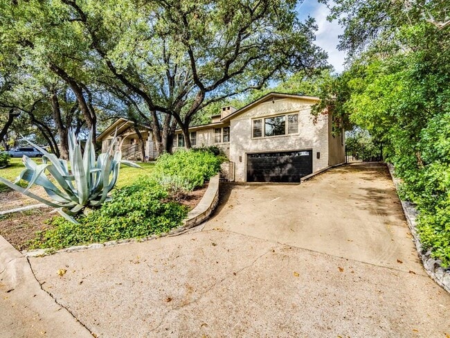 Building Photo - 404 Almarion Dr