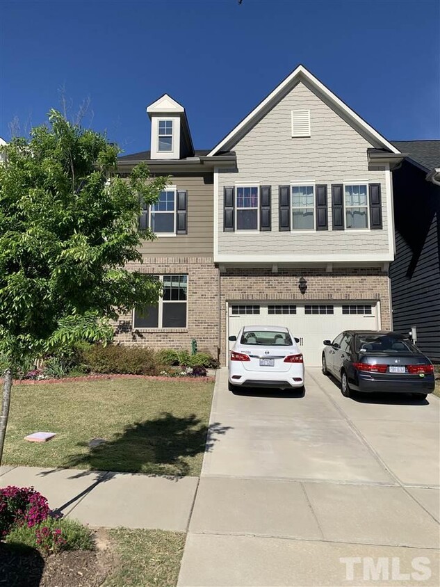 Primary Photo - 141 White Hill Dr