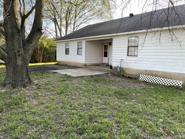 Building Photo - 4402 S Caraway Rd